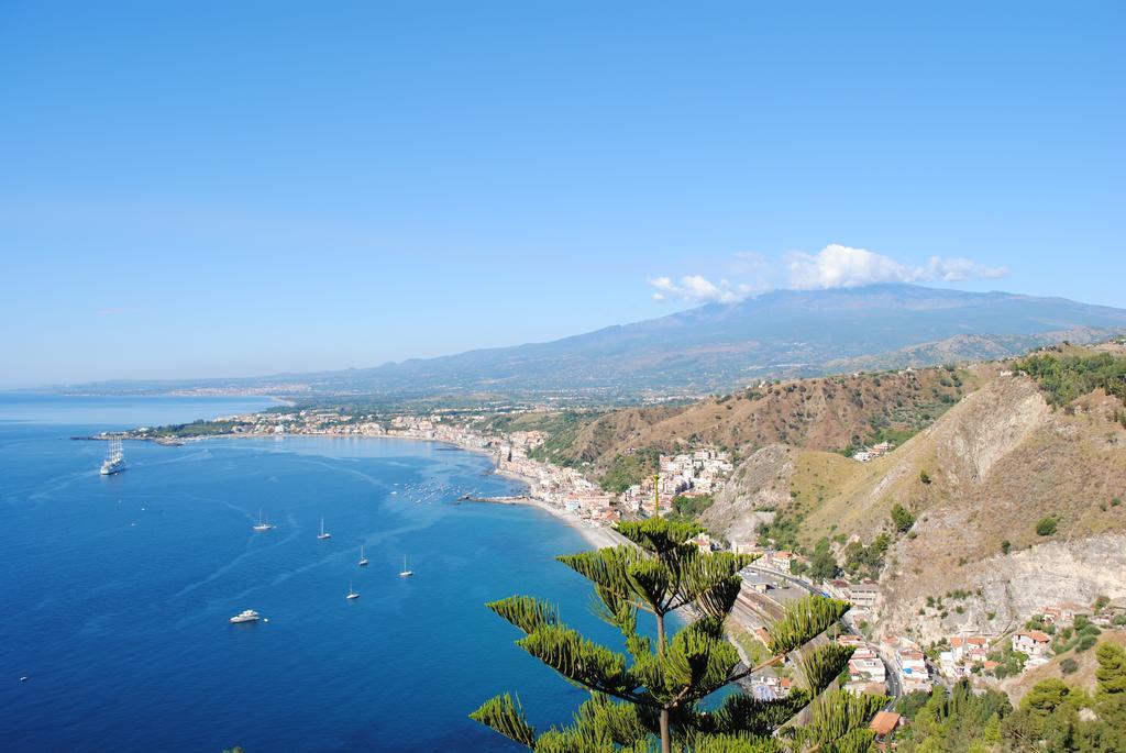 Tiziana Daire Giardini Naxos Oda fotoğraf
